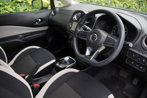 2018 Nissan Note e-Power X - Thumbnail