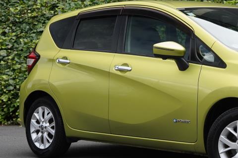 2018 Nissan Note e-Power X - Thumbnail