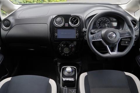 2018 Nissan Note e-Power X - Thumbnail