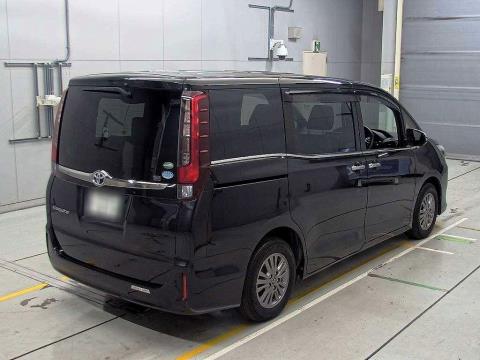 2017 Toyota Esquire / Noah 7 Seater - Thumbnail