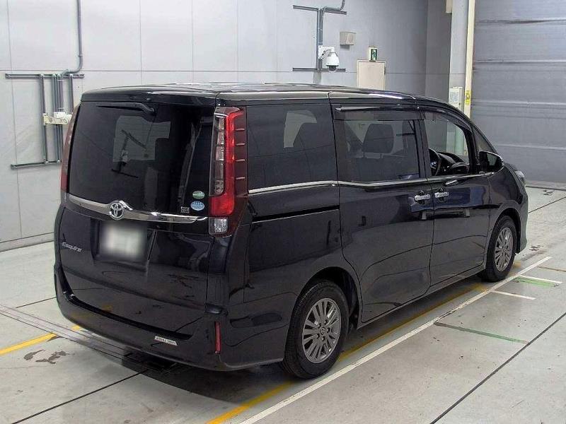 2017 Toyota Esquire / Noah 7 Seater