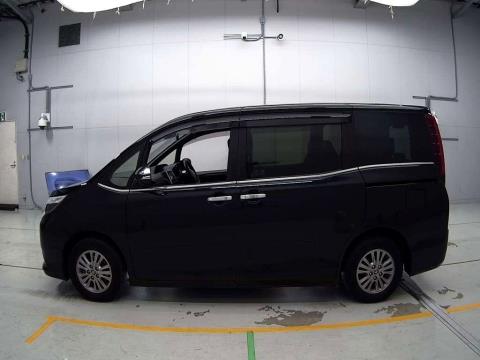 2017 Toyota Esquire / Noah 7 Seater - Thumbnail