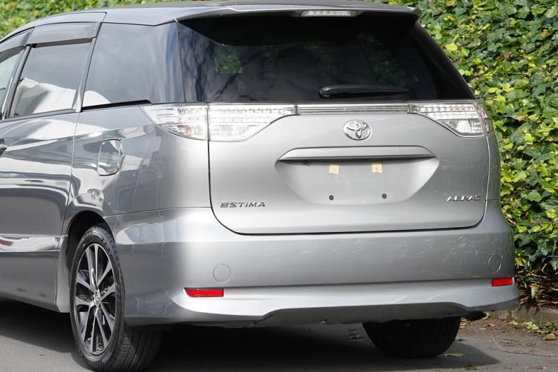 2015 Toyota Estima Aeras 8 Seater