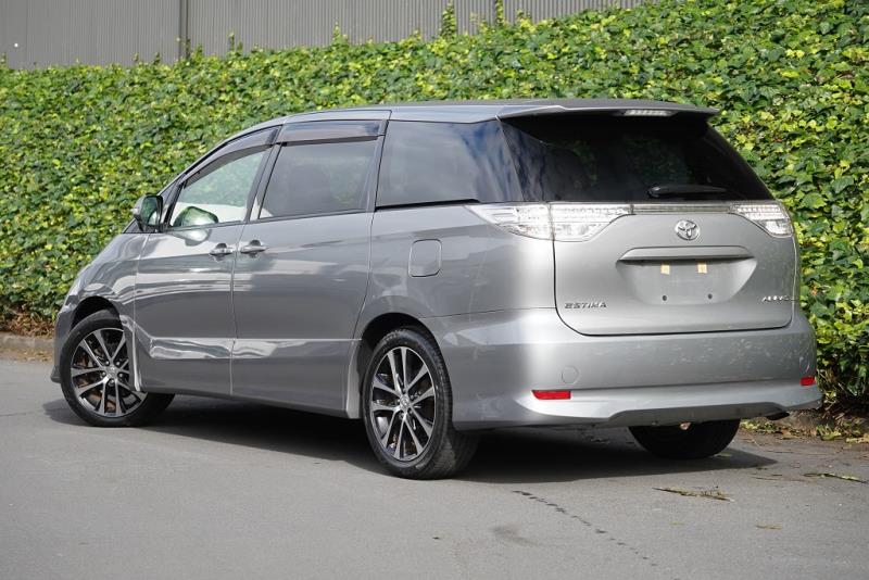 2015 Toyota Estima Aeras 8 Seater