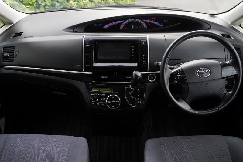 2015 Toyota Estima Aeras 8 Seater