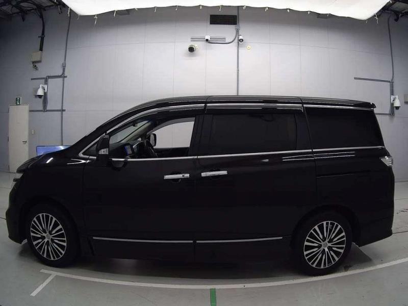 2018 Nissan Elgrand Highway Star
