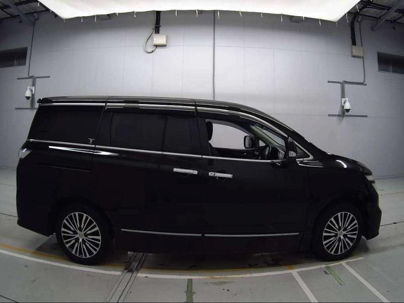 2018 Nissan Elgrand Highway Star