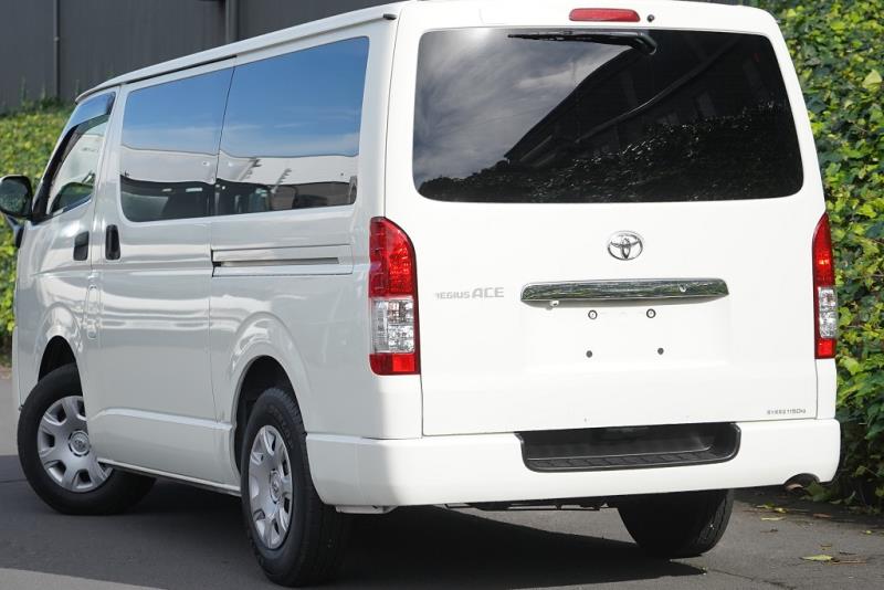 2018 Toyota Hiace GL 5 Door