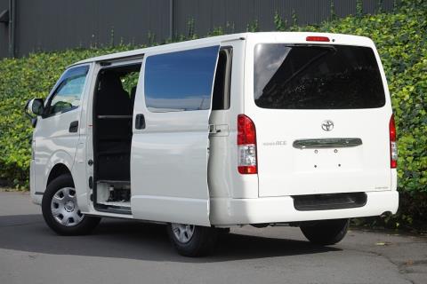 2018 Toyota Hiace GL 5 Door - Thumbnail