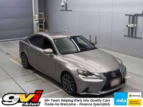 2013 Lexus IS 300h - Thumbnail