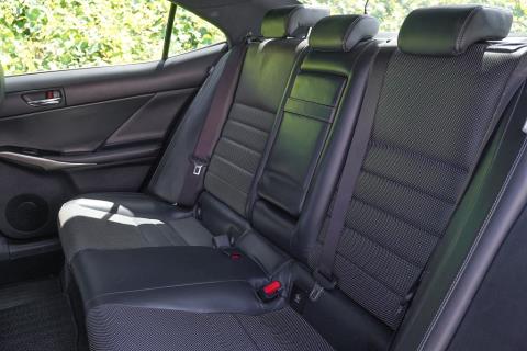 2013 Lexus IS 300h - Thumbnail