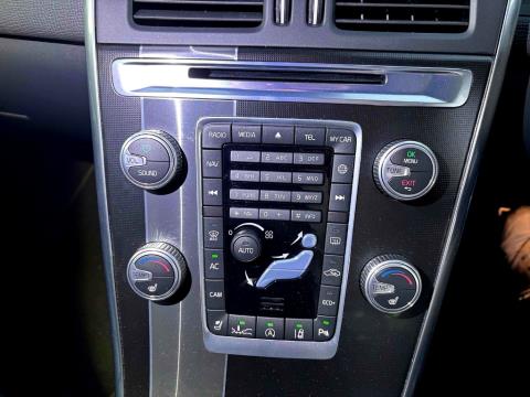 2015 Volvo XC60 T5 R Design - Thumbnail