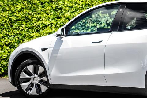 2023 Tesla Model Y RWD 60kWh - Thumbnail