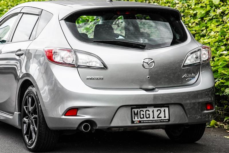 2011 Mazda Axela 20S / 3 Sport