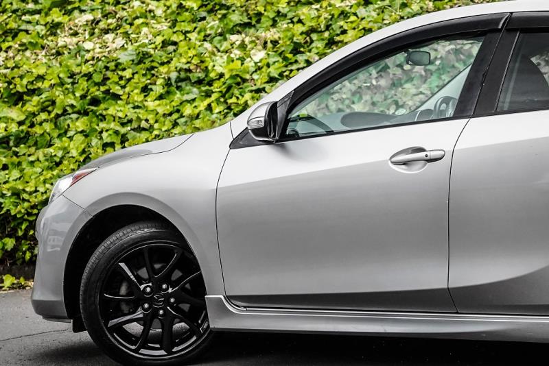 2011 Mazda Axela 20S / 3 Sport