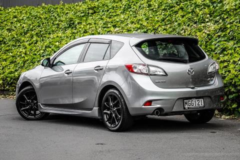 2011 Mazda Axela 20S / 3 Sport - Thumbnail