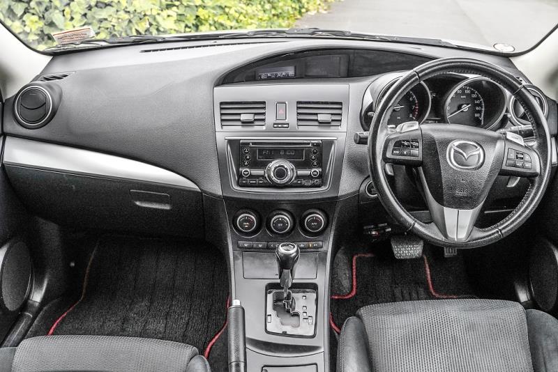 2011 Mazda Axela 20S / 3 Sport