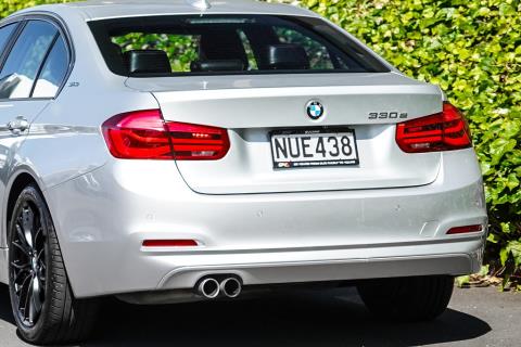 2017 BMW 330e e-Drive Hybrid - Thumbnail