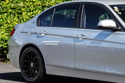 2017 BMW 330e e-Drive Hybrid - Thumbnail