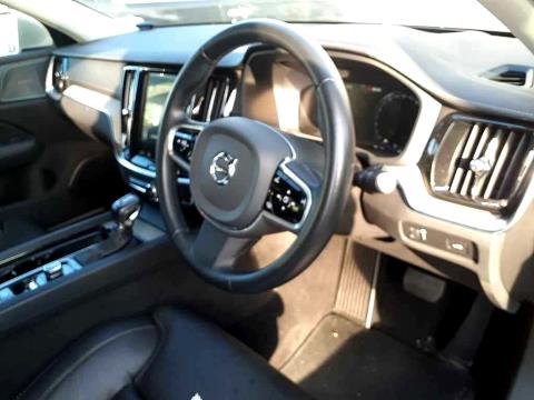 2019 Volvo V60 T5 Inscription - Thumbnail