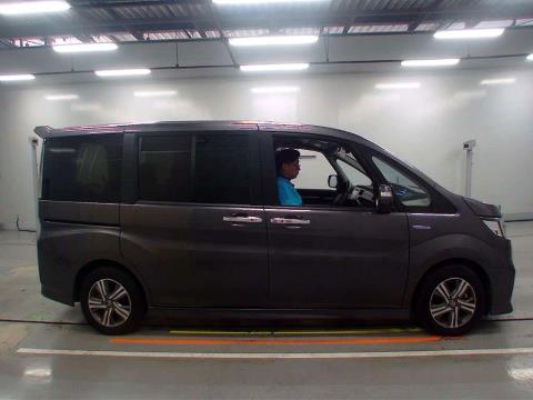 2018 Honda Step Wagon - Thumbnail