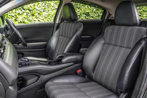 2014 Honda Vezel Z Hybrid / HR-V - Thumbnail