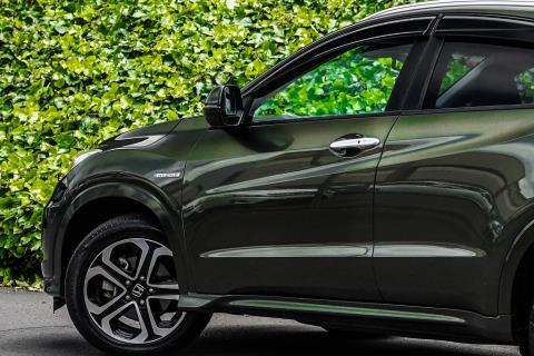 2014 Honda Vezel Z Hybrid / HR-V - Thumbnail