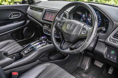 2014 Honda Vezel Z Hybrid / HR-V - Thumbnail