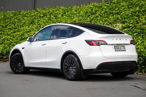 2022 Tesla Model Y RWD - Thumbnail
