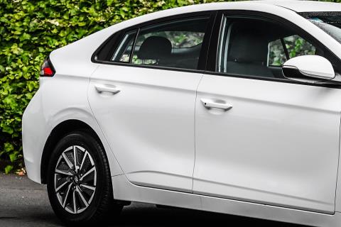 2021 Hyundai IONIQ 100kW EV - Thumbnail