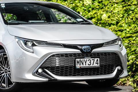 2019 Toyota Corolla ZR Hybrid - Thumbnail