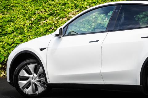 2023 Tesla Model Y RWD 60kWh - Thumbnail