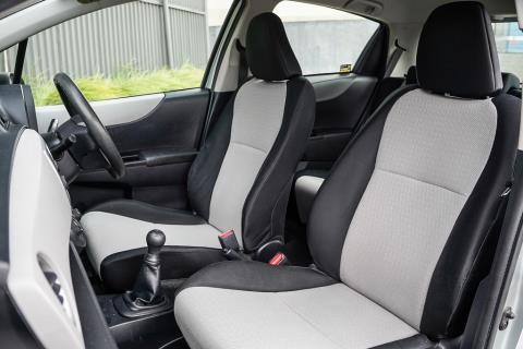 2011 Toyota Yaris YR / Vitz - Thumbnail