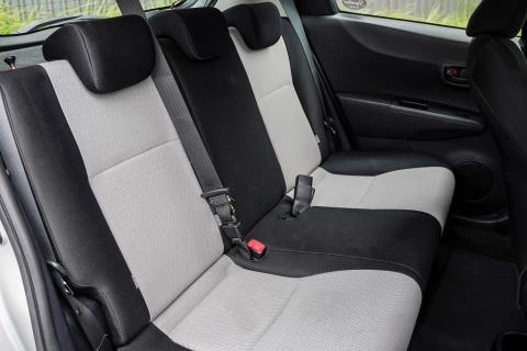 2011 Toyota Yaris YR / Vitz - Thumbnail