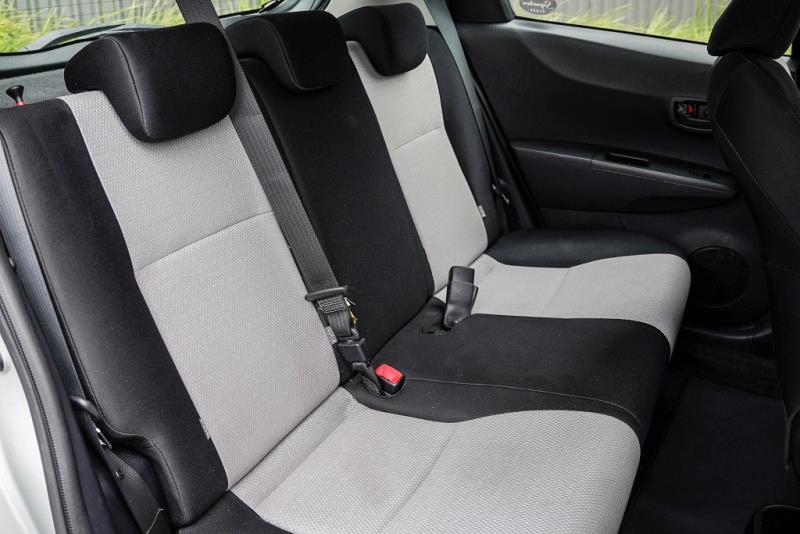 2011 Toyota Yaris YR / Vitz