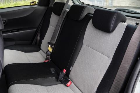 2011 Toyota Yaris YR / Vitz - Thumbnail