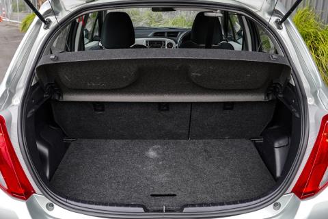 2011 Toyota Yaris YR / Vitz - Thumbnail