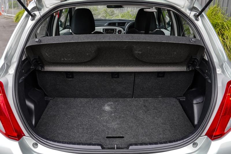 2011 Toyota Yaris YR / Vitz