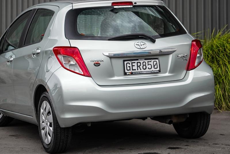 2011 Toyota Yaris YR / Vitz