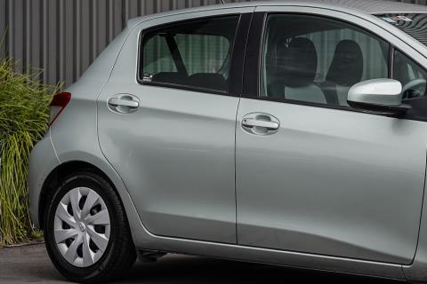 2011 Toyota Yaris YR / Vitz - Thumbnail