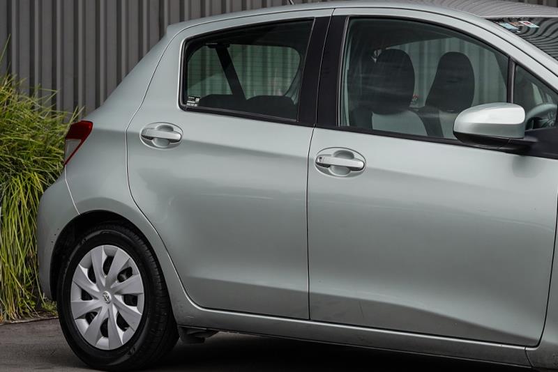 2011 Toyota Yaris YR / Vitz