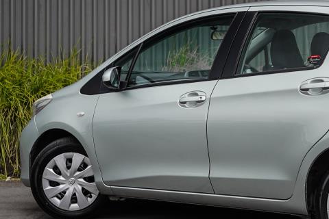 2011 Toyota Yaris YR / Vitz - Thumbnail