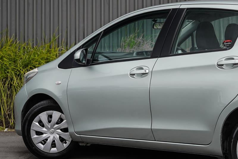 2011 Toyota Yaris YR / Vitz