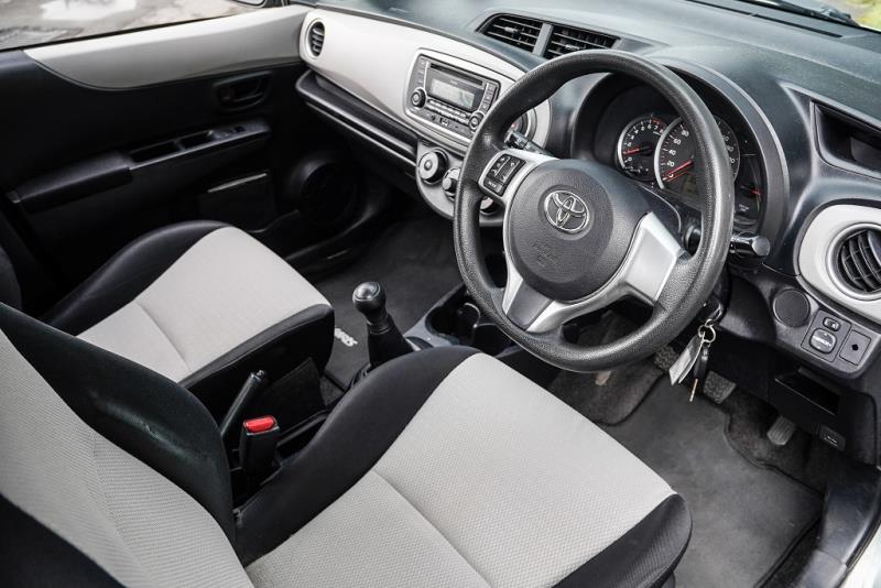 2011 Toyota Yaris YR / Vitz