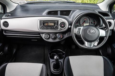 2011 Toyota Yaris YR / Vitz - Thumbnail