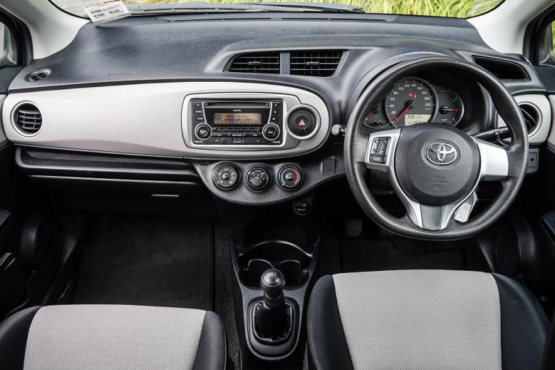 2011 Toyota Yaris YR / Vitz