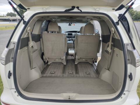 2006 Toyota Estima - Thumbnail