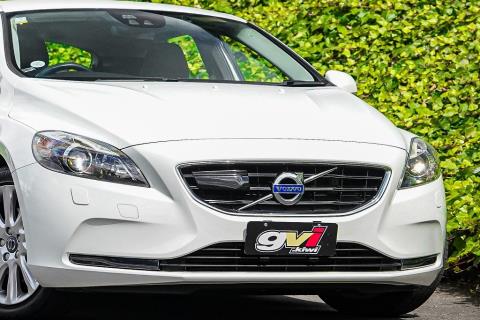 2015 Volvo V40 T4 Hatchback - Thumbnail