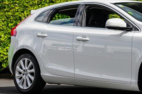 2015 Volvo V40 T4 Hatchback - Thumbnail