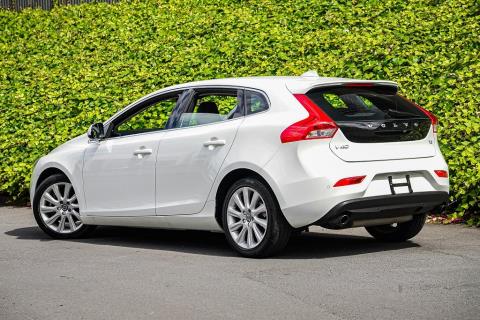 2015 Volvo V40 T4 Hatchback - Thumbnail